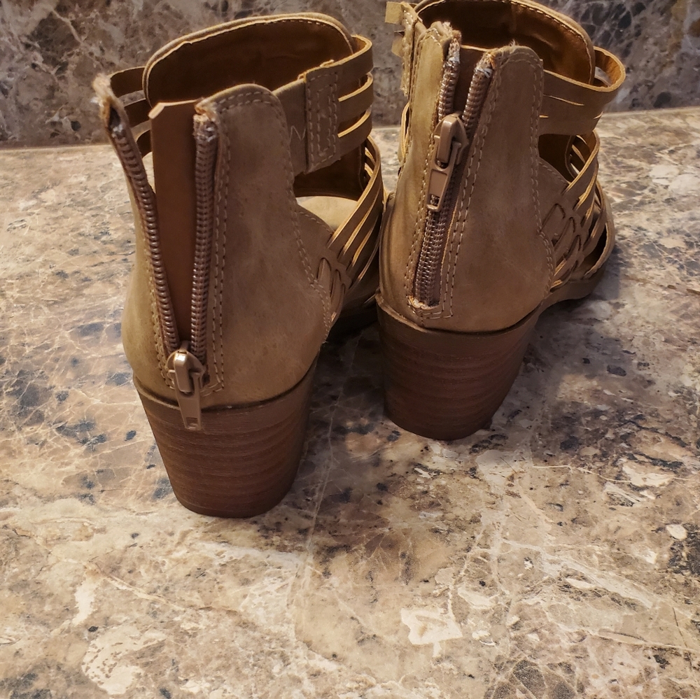 Sandals - Picture 3 of 4